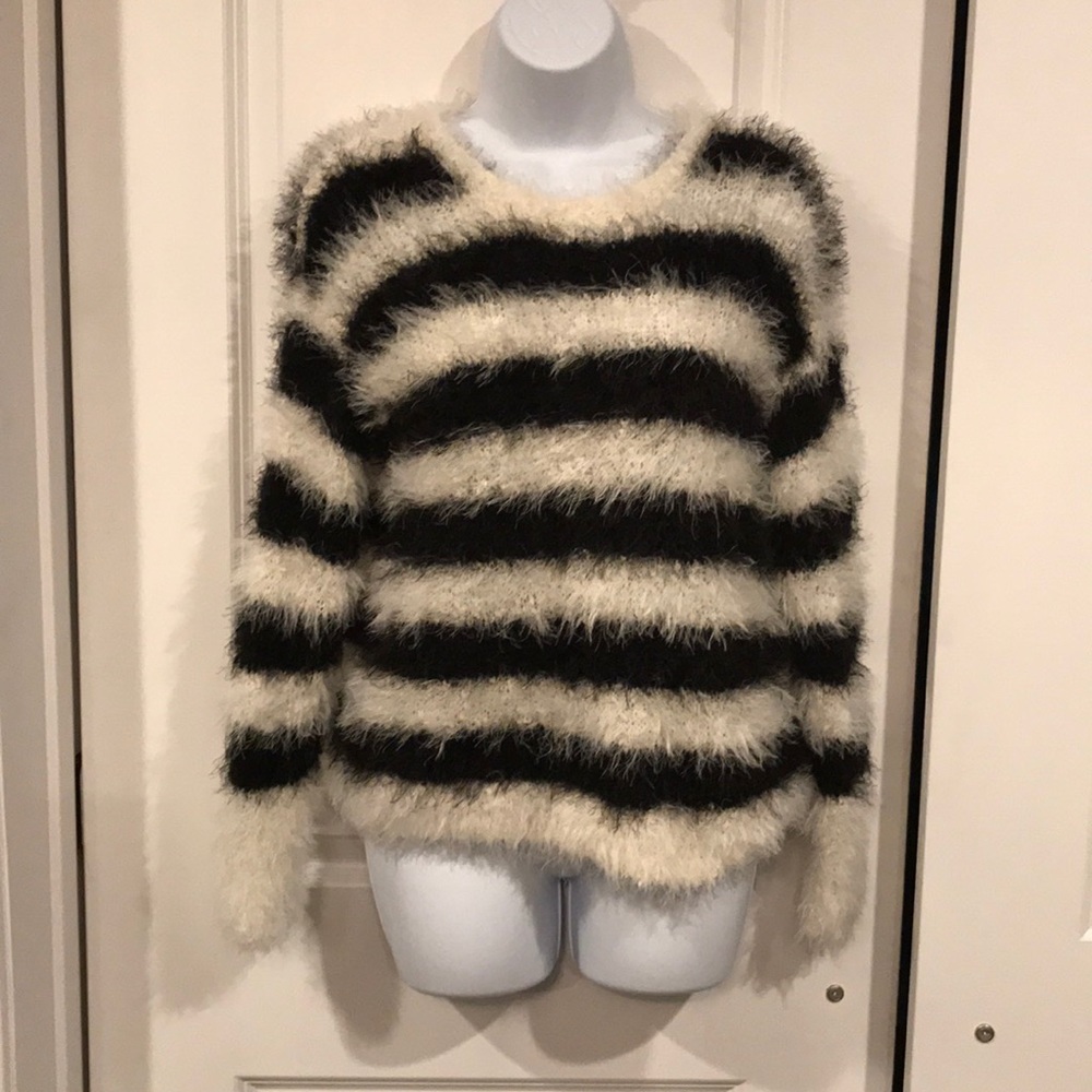 H$M Black & White Sweater Size S